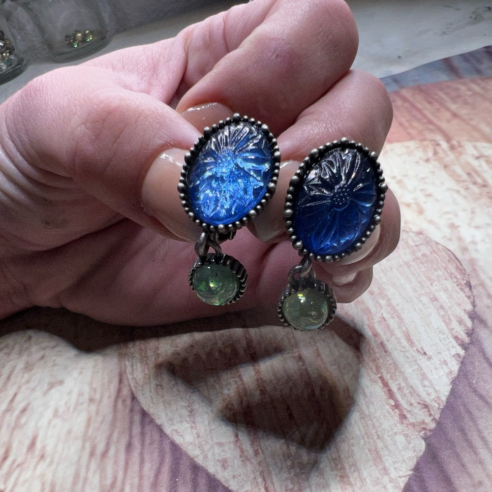 AVON clip earrings